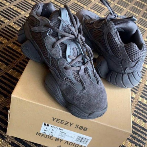Yeezy Other - Grey Yeezy 500 size 9